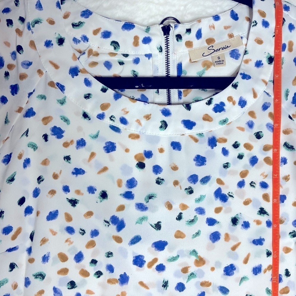 Serrín White and Blue Fitted Blouse with 3/4 Sleeves and Bib Collar - Picture 13 of 15